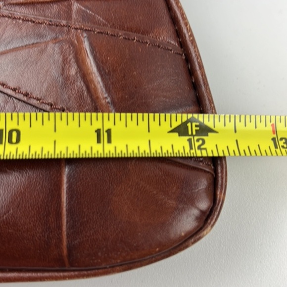 Gorgeous mid  size faux croc purse with chain shoulder strap - Picture 4 of 8